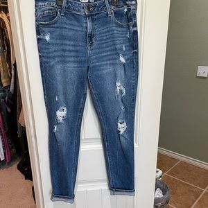 Distressed skinny jeans